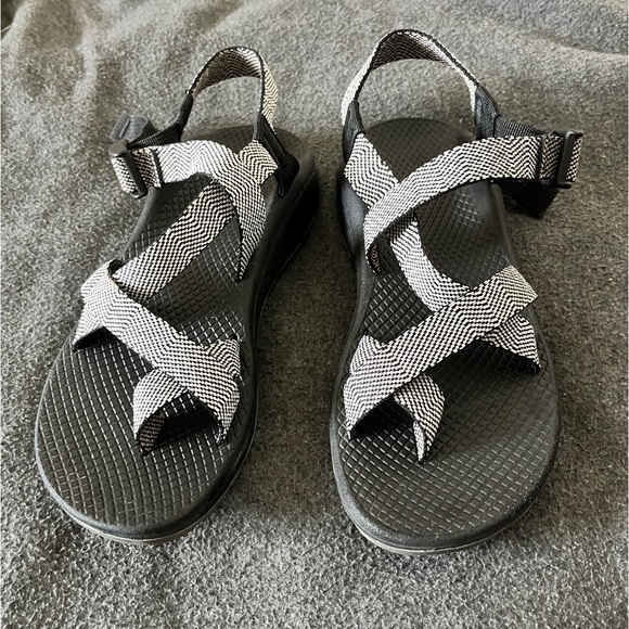 Chaco | Z Cloud 2 women’s sandals size 8 excite black and white with toe strap - Picture 4 of 5